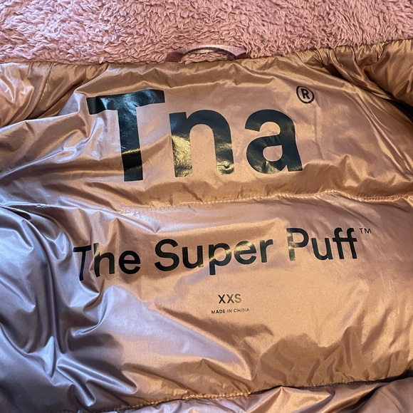 TNA Super Puff Shorty in Pink! XXS, fits like a small - Picture 4 of 4